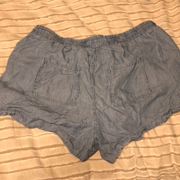 Shorts - Picture 3 of 4